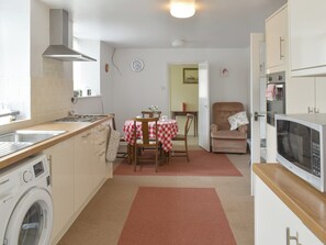 Dishwasher - 3 bedroom accommodation in Llanarmon yn Lal (Llanarmon yn Lal)