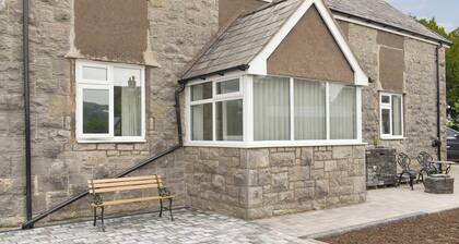 3 bedroom accommodation in Llanarmon yn Lal