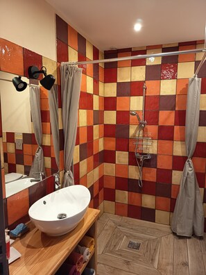 Douche, sèche-cheveux