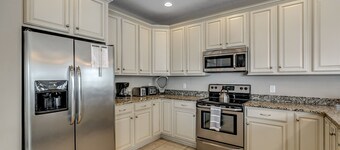 Prime location beach house, large families or groups, heated pool, ocean views