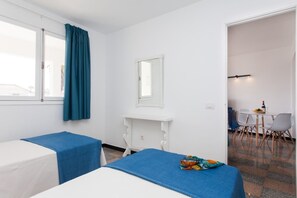 1 chambre, fer et planche à repasser, accès Internet, draps fournis