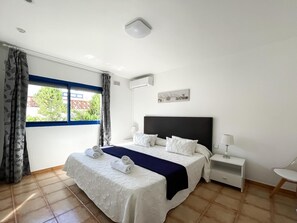 3 slaapkamers, een strijkplank/strijkijzer, wifi, beddengoed