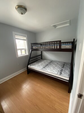 8 habitaciones, escritorio, wifi gratis y acceso para silla de ruedas 
