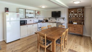 Refrigerador, microondas, horno, lavavajillas