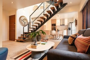 TV - Nazca Penthouse · 3-levels, Luxury Rooftop Pool & Private BBQ Terrace (Miraflores)