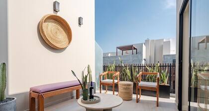 Nazca Penthouse · 3-levels, Luxury Rooftop Pool & Private BBQ Terrace