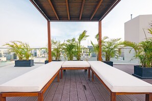 Terrace/patio - Nazca Penthouse · 3-levels, Luxury Rooftop Pool & Private BBQ Terrace (Miraflores)