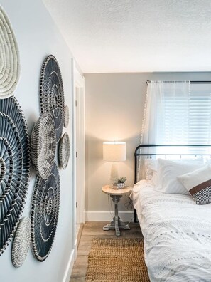 3 bedrooms, desk, iron/ironing board, travel cot