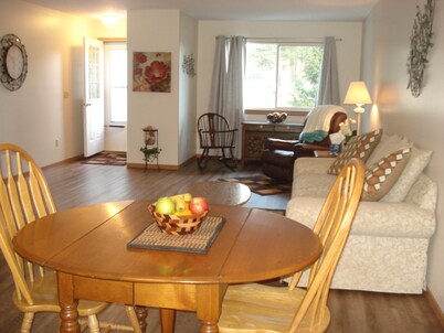 2 Bedroom 2 Bath Condo 15 mins to the hospitals in Saginaw.