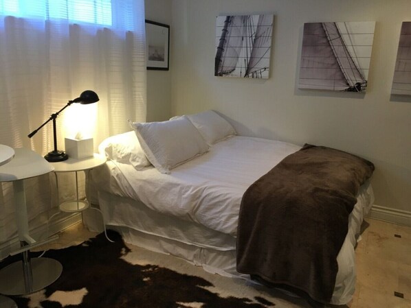 1 bedroom, desk, iron/ironing board, WiFi