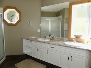 Combined shower/tub, hair dryer, towels, soap