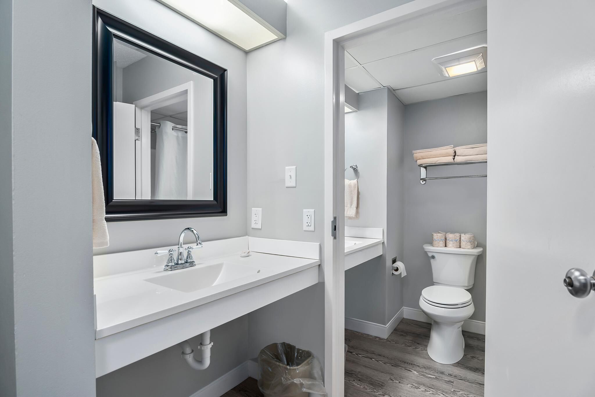 Chambre, plusieurs lits (FBSSBV) | Salle de bain | Serviettes fournies