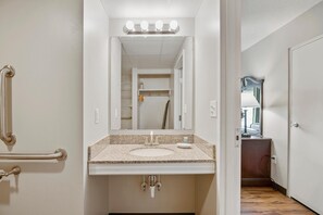 Towels - Top Floor East Handicap Accessible (North East)