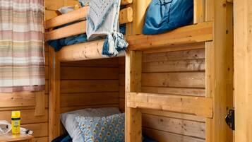 2 bedrooms, WiFi, bed sheets
