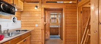 Amazing Getaway: Enjoy our Cozy Log Cabins on the Chesapeake Bay!