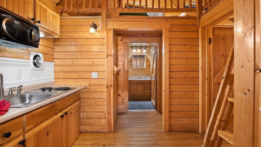 Amazing Getaway: Enjoy our Cozy Log Cabins on the Chesapeake Bay!