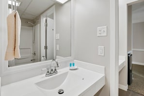 Towels - Top Floor Deluxe Suite Bay View (North East)
