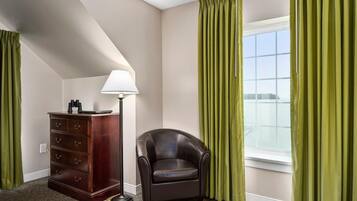 Room, 1 King Bed with Sofa bed (TBDSBV) | Interior