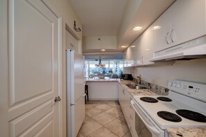 冰箱、微波炉、烤箱、炉灶