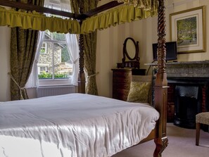 6 bedrooms, free WiFi, bed sheets - 6 bedroom accommodation in Windermere (Windermere)