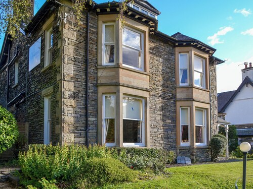 6 bedroom accommodation in Windermere