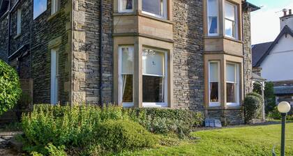 6 bedroom accommodation in Windermere