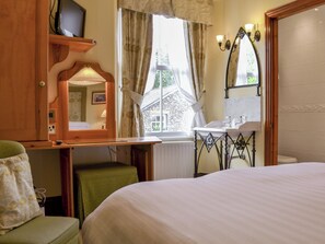 6 bedrooms, free WiFi, bed sheets