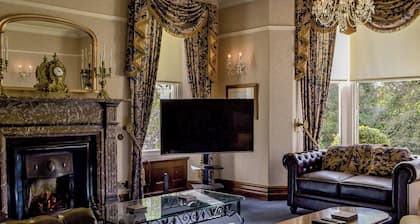 6 bedroom accommodation in Windermere