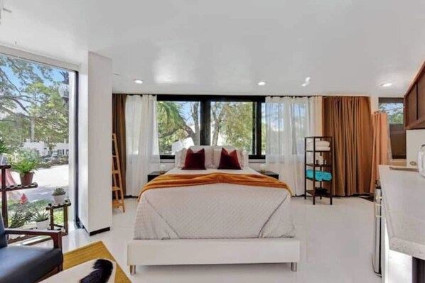 1 bedroom, travel cot, free WiFi, bed sheets