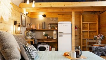 1 bedroom, desk, free WiFi, bed sheets