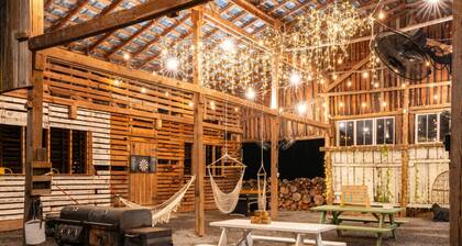 Meadow View · Romantic Glamping Stay w/Barn, Outdoor Tub & Sauna