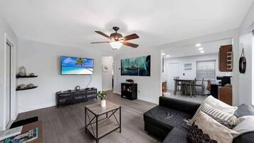 Televisión, servicios de streaming, oficina