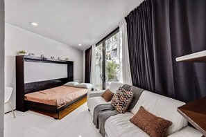 Fer et planche Ă repasser, lit parapluie, Wi-Fi gratuit, draps fournis