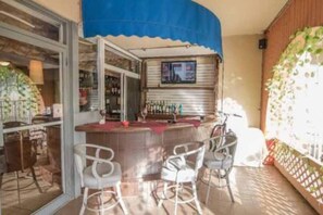 Bar (in der Unterkunft)