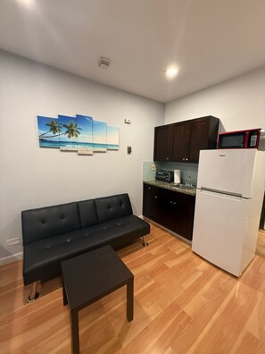 TV, offices - Hallandale Studio (Hallandale Beach)
