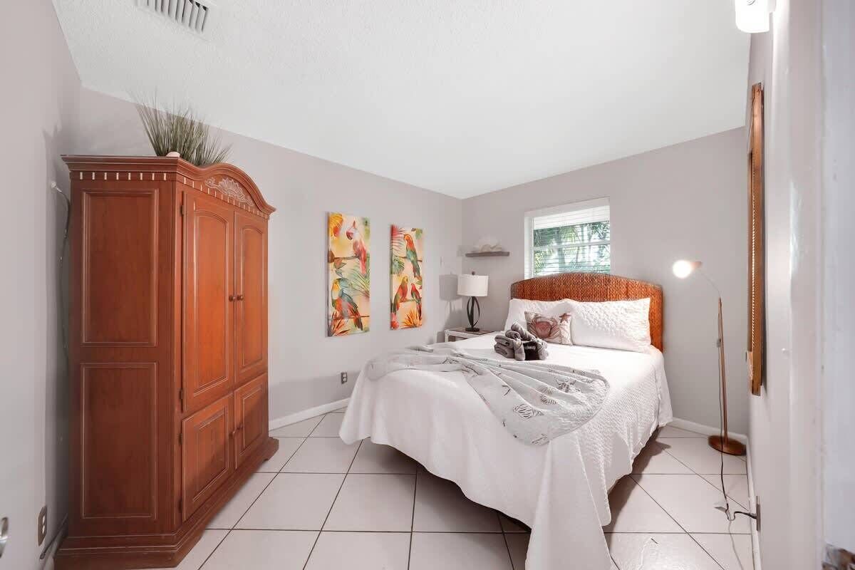 2 bedrooms, iron/ironing board, travel crib, free WiFi
