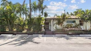 Unclassified image, 3 of 24, button - Beach Apart by Dream Vacation unit 1 (West Palm Beach)