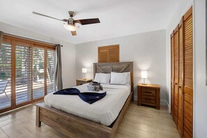 3 bedrooms, desk, iron/ironing board, travel crib