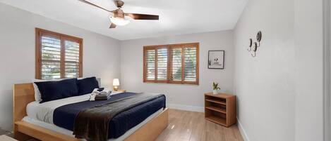 3 Schlafzimmer, Schreibtisch, Bügeleisen/Bügelbrett, Reisekinderbett