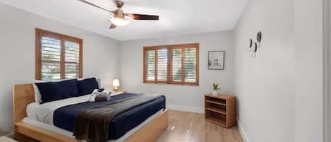 3 bedrooms, desk, iron/ironing board, travel crib