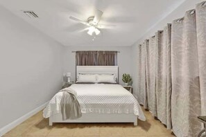 3 bedrooms, desk, iron/ironing board, travel cot - Casa Punta Plata by Dream Vacation unit 2904 (Hollywood)