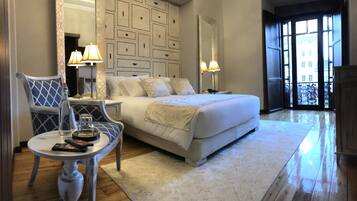 Deluxe Room, 1 Queen Bed, City View | Down comforters, in-room safe, individually decorated, desk