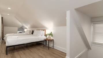 4 bedrooms, desk, iron/ironing board, WiFi