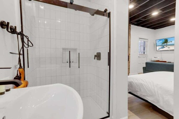 Shower, hair dryer, towels, shampoo