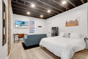 1 bedroom, desk, iron/ironing board, WiFi
