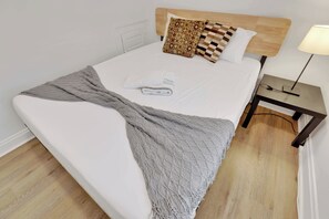3 bedrooms, iron/ironing board, WiFi, bed sheets