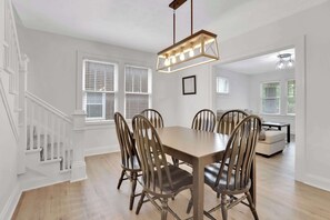 Dining - The Tranquil Walk Up - Comfort in 4 Beds! (Columbus)