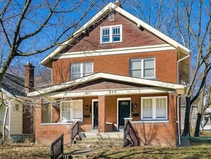 Exterior - The Tranquil Walk Up - Comfort in 4 Beds! (Columbus)