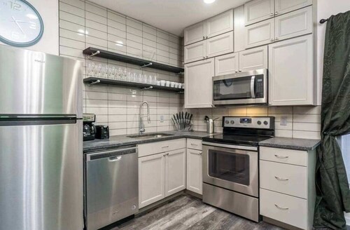 The Mint Julep House - Renovated 3BR Near Downtown Columbus, OH