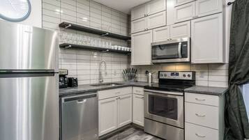 Cookware/dishes/utensils